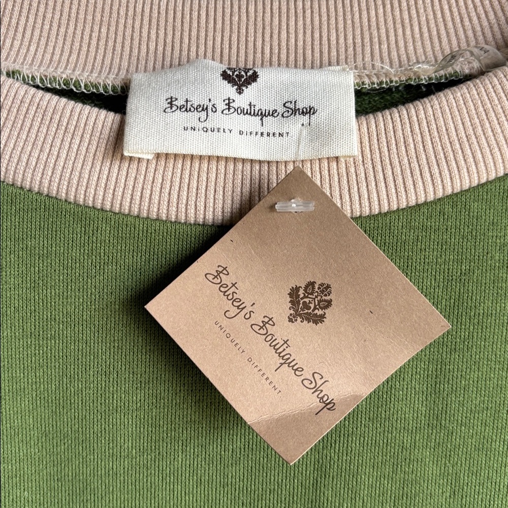 Betsey’s BoutiqueShop Green and Tan Sweatshirt Medium - Picture 3 of 4